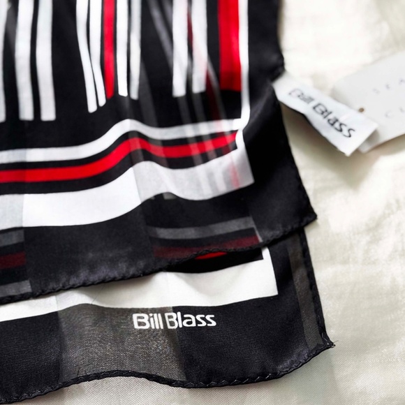 100% PURE SILK SCARF, by BILL BLASS, in RED/WHITE/BLACK, 56 X 13 INCHES, A RARE - Picture 2 of 3